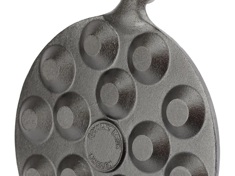 RONNEBY BRUK Gusseisen Poffertjes-Pfanne MAESTRO 24 cm Eichenholzgriff, schon eingebrannt