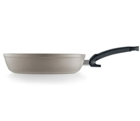Ⓜ️🔵🔵🔵 Fissler Padella - Padella, Serie Ceratal Comfort, Capacità 2.1 Litri, Diametro 24 cm, Impugnatura ergonomica, Rivestimento ceramico Ceratal grigio esterno/interno), Fondo Fissler CookStar