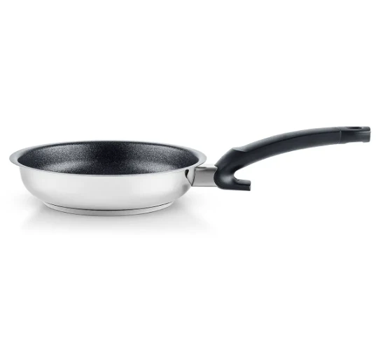 Ⓜ️🔵🔵🔵 Fissler Padella - Padella, Serie Adamant Premium, Capacità 1.1 Litri, Diametro 20 cm, Acciaio inox lucidato (esterna)/ Nero (interna), Impugnatura ergonomica, Fondo Fissler CookStar