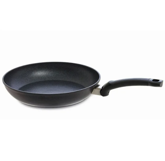 Ⓜ️🔵🔵🔵 Fissler Padella - Padella, Serie Adamant Classic, Capacità 2.6 Litri, Diametro 28 cm, Nero senza PFOA (esterna/interna), Manico di plastica con occhiello, Fondo Fissler CookStar