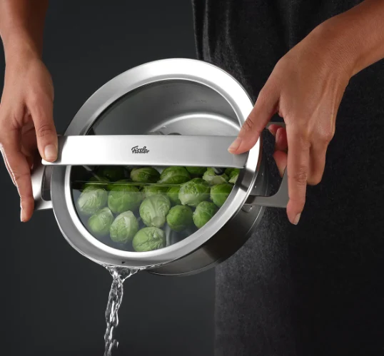 Ⓜ️🔵🔵🔵 Fissler Pentola - Pentola, Serie Phi Collection, Capacità 1.9 Litri, Diametro 16 cm, Acciaio inox satinato (esterna)/ Acciaio inox lucidato (interna), Manici in acciaio inox, Coperchio in vetro, Fondo Fissler CookStar