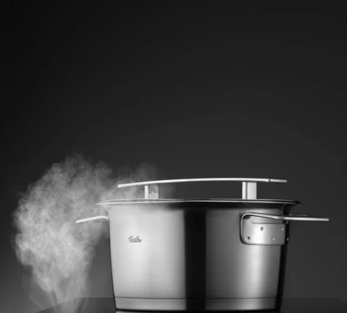 Ⓜ️🔵🔵🔵 Fissler Casseruola - Casseruola, Serie Phi Collection, Capacità 2.3 Litri, Diametro 20 cm, Acciaio inox satinato (esterna)/ Acciaio inox lucidato (interna), Manici in acciaio inox, Coperchio in vetro, Fondo Fissler CookStar