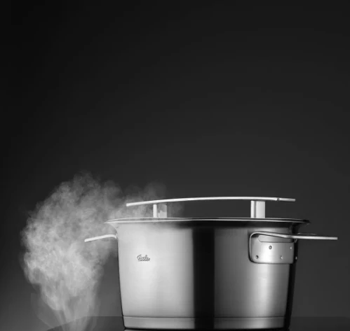 Ⓜ️🔵🔵🔵 Fissler Pentola Alta - Pentola alta, Serie Phi Collection, Capacità 6.5 Litri, Diametro 24 cm, Acciaio inox satinato (esterna)/ Acciaio inox lucidato (interna), Coperchio in vetro, Manici in acciaio inox, Fondo Fissler CookStar