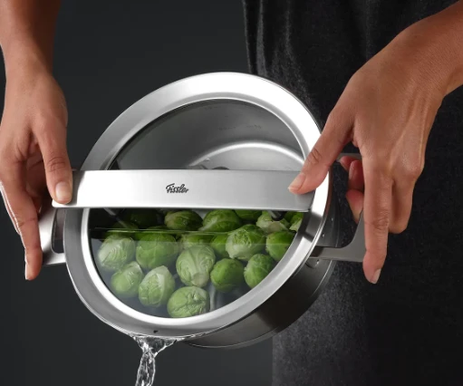 Ⓜ️🔵🔵🔵 Fissler Pentola Alta - Pentola alta, Serie Phi Collection, Capacità 6.5 Litri, Diametro 24 cm, Acciaio inox satinato (esterna)/ Acciaio inox lucidato (interna), Coperchio in vetro, Manici in acciaio inox, Fondo Fissler CookStar
