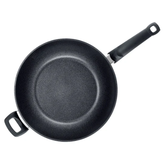 Ⓜ️🔵🔵🔵 Fissler Wok - Wok, Serie Adamant, Nero (superficie esterna/interna) Capacità 6 Litri, Diametro 32 cm, Impugnatura ergonomica, Antiaderente, Fondo Fissler CookStar