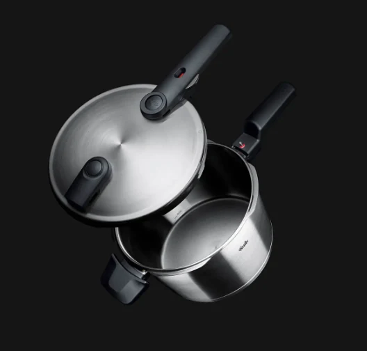 Ⓜ️🔵🔵🔵 Fissler Vitaquick Premium - Pentola a pressione, Capacità 2.5 Litri, Diametro 18 cm, Acciaio inox satinato (esterna)/ Acciaio inox lucidato (interna), Fondo Superthermic, 2 impostazioni di cottura