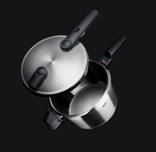 Ⓜ️🔵🔵🔵 Fissler Vitaquick Premium - Pentola a pressione, Capacità 4.5 Litri, Diametro 22 cm, Acciaio inox satinato (esterna)/ Acciaio inox lucidato (interna), Fondo Superthermic, 2 impostazioni di cottura