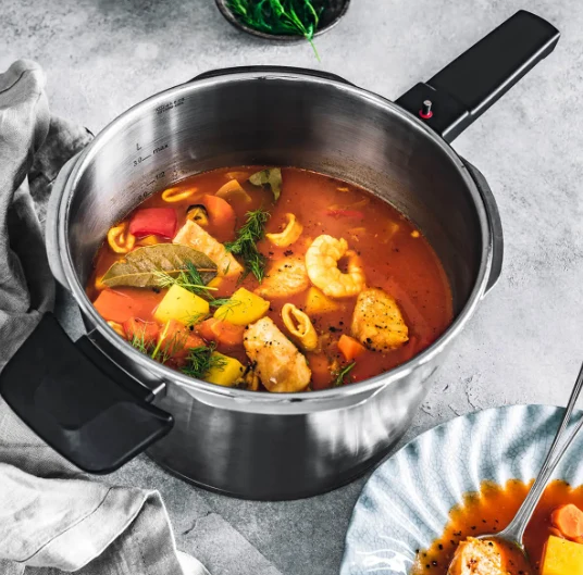 Ⓜ️🔵🔵🔵 Fissler Vitaquick Premium - Pentola a pressione, Capacità 8 Litri, Diametro 26 cm, Acciaio inox satinato (esterna)/ Acciaio inox lucidato (interna), 2 impostazioni di cottura, Fondo Superthermic