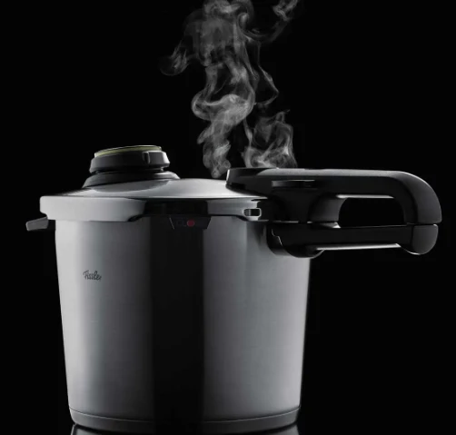 Ⓜ️🔵🔵🔵 Fissler Vitavit Premium - Pentola a pressione, Acciaio inox satinato (esterno)/ Acciaio inox lucidato (interno), Serie Vitavit Premium, Capacità 6 Litri, Alt. 23.5 cm/ Lung. 43.5 cm/ Larg. 25 cm, Diametro 22 cm