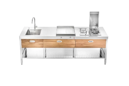 Ⓜ️🔵🔵🔵 Alpes OUT250/1 - LIBERI IN CUCINA, Elemento Outdoor, lavaggio/cottura outdoor, acciaio inox frontali legno, larg. 250cm, prof. 65cm, alt. 90/95cm, piastra, piano cott. con bruciatore, friggitrice elettr., 2 cassetti 60cm, 2 ripiani 60cm