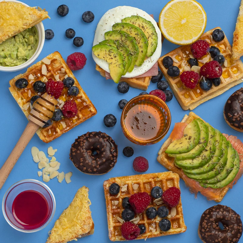 Ⓜ️🔵🔵🔵 Weasy JOY600 - Piastra per sandwich con 4 griglie differenti intercambiabili (sandwich, waffle, grill e ciambelle)