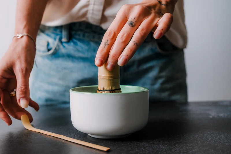 Set de Té Matcha 3 Piezas – Bol Cerámico, Batidor de Bambú 72 Varillas y Cucharilla