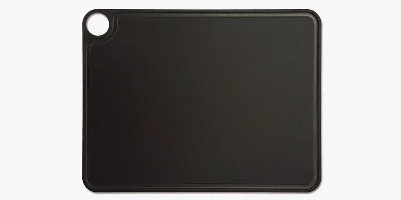 Tabla De Corte negra con canal y colgador 427 x 327 mm