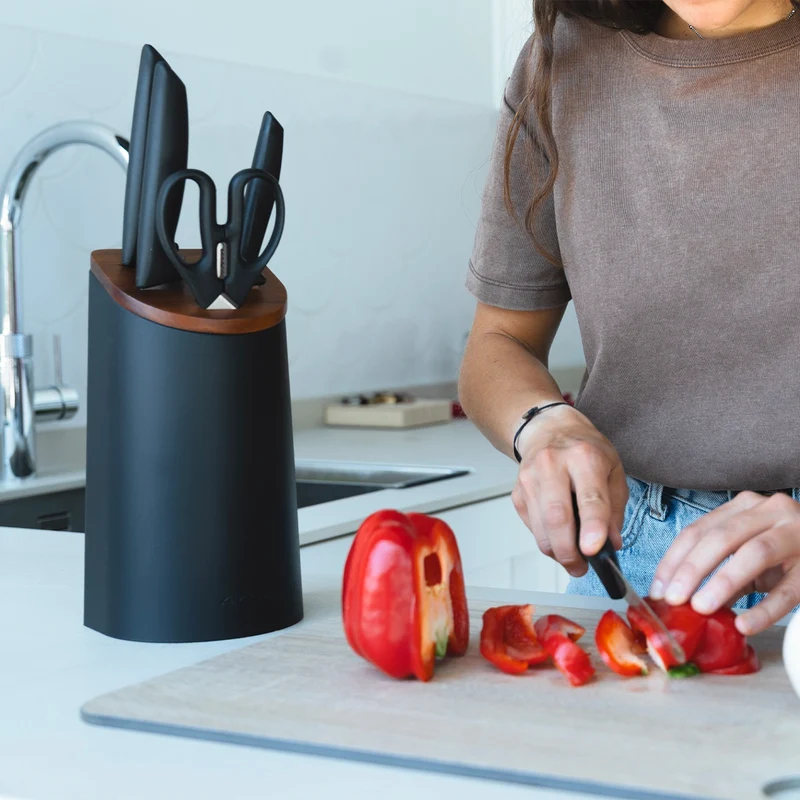 Juego cocina 4 Cuchillos Niza + Tijeras + Soporte de cuchillos negro con tapa de madera de acacia