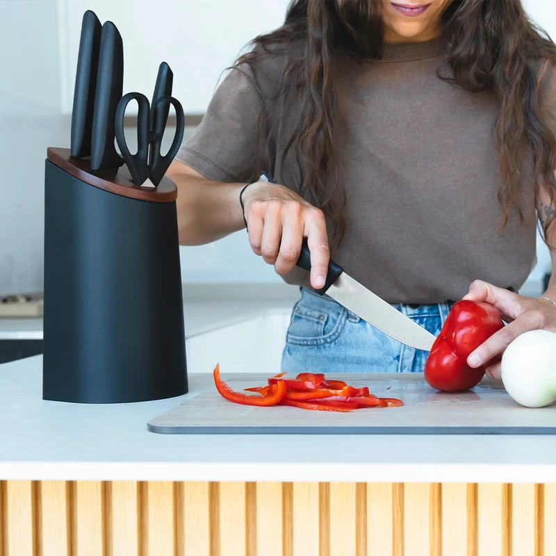 Juego cocina 4 Cuchillos Niza + Tijeras + Soporte de cuchillos negro con tapa de madera de acacia
