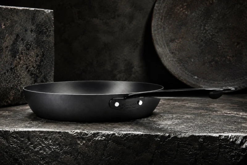 Padella in ferro Nitrurato 1 manico Inox/PVD nero Ø cm.20 Agnelli
