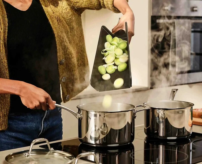 Tagliere pieghevole nero Chop2Pot™ Plus - misura regolare