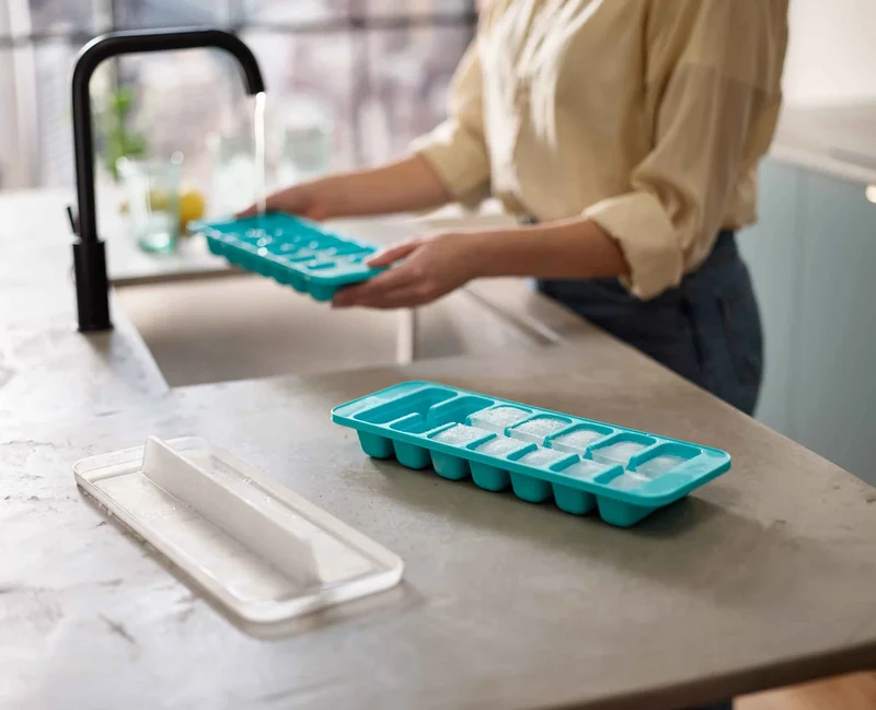Flow™ Confezione da 2 vaschette per cubetti di ghiaccio blu facili da riempir