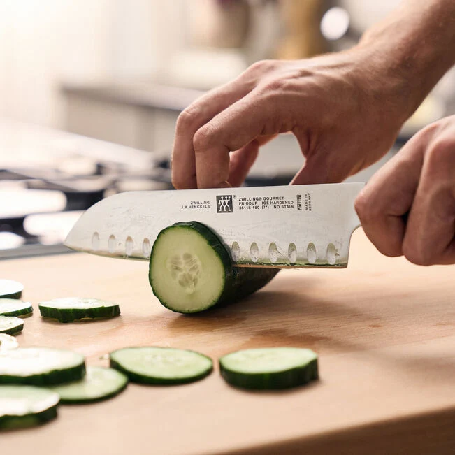 GOURMET Coltello Santoku alveolato - 18 cm