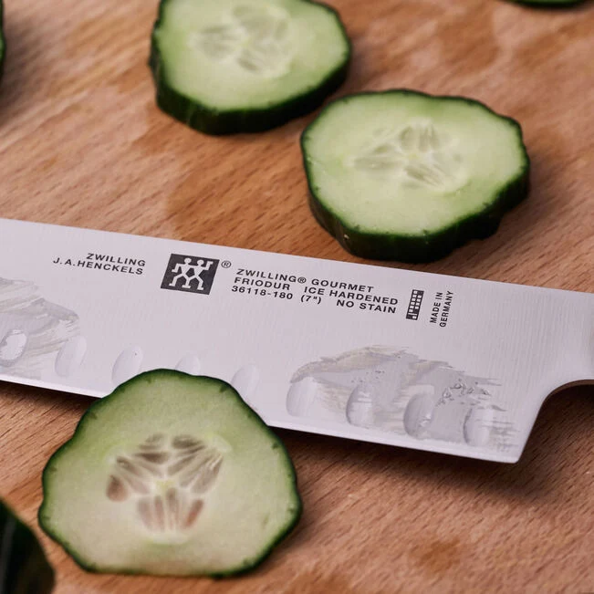 GOURMET Coltello Santoku alveolato - 18 cm