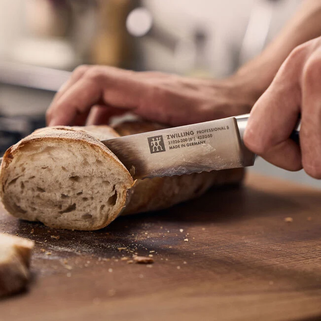Coltello da pane seghettato - 20 cm