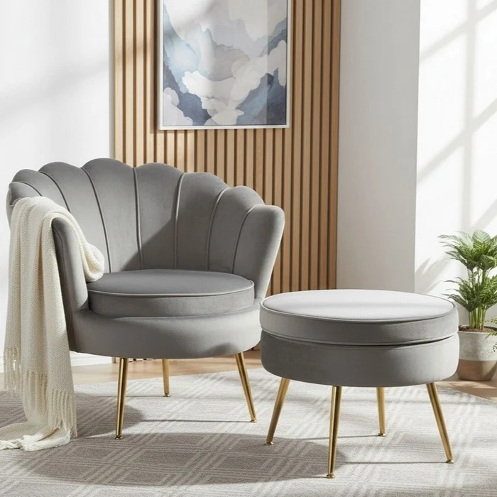 Set poltrona e pouf in velluto con gambe in metallo cromato oro