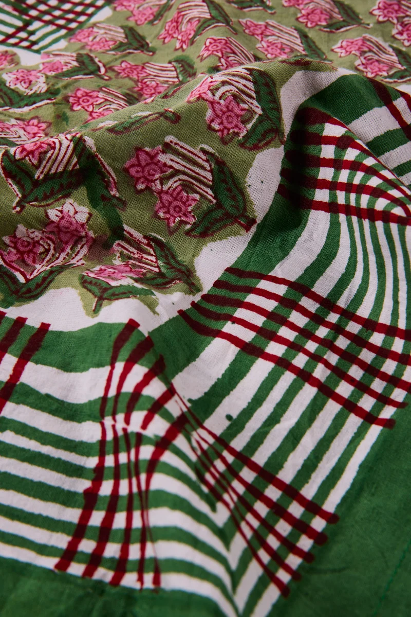 Mezzero Montefioralle 180X270 Fantasia Verde E Rosa