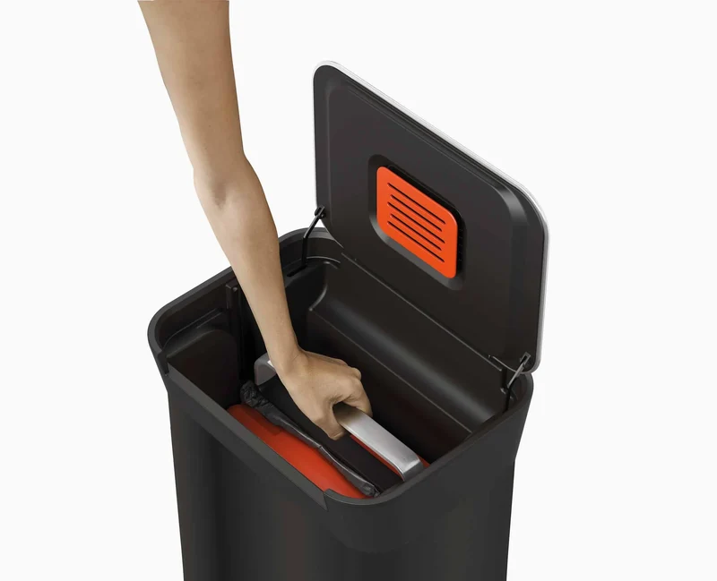 Joseph & Joseph - Titan 30L Compattatore per rifiuti nero