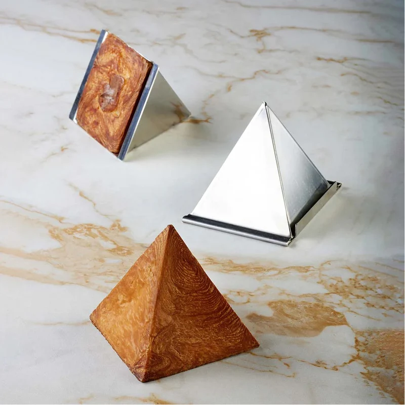 Stampo inox croissant geometrico piramide cm.8.5x8.5 h.8.5
