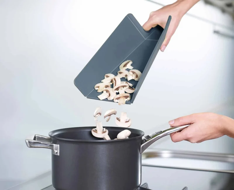 Set di 2 taglieri blu Chop2Pot™ Plus