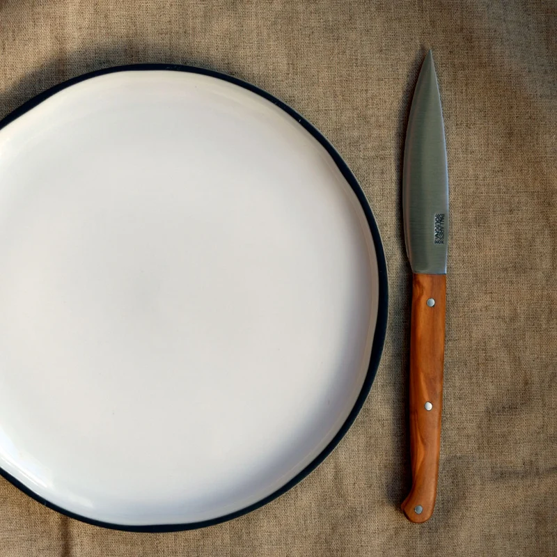 Cuchillo de mesa estilizado con mango de olivo Pallarès