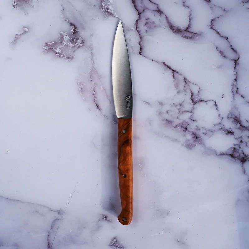 Cuchillo de mesa estilizado con mango de olivo Pallarès
