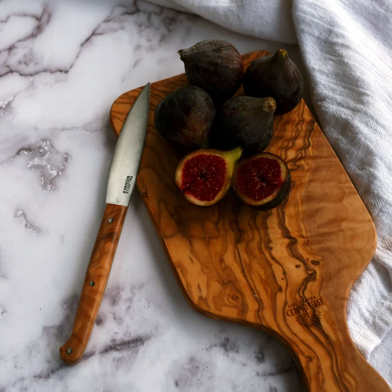 Cuchillo de mesa estilizado con mango de olivo Pallarès