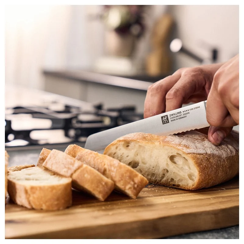20 cm - 4 Stars Coltello Pane Seghettato In Acciaio Inox