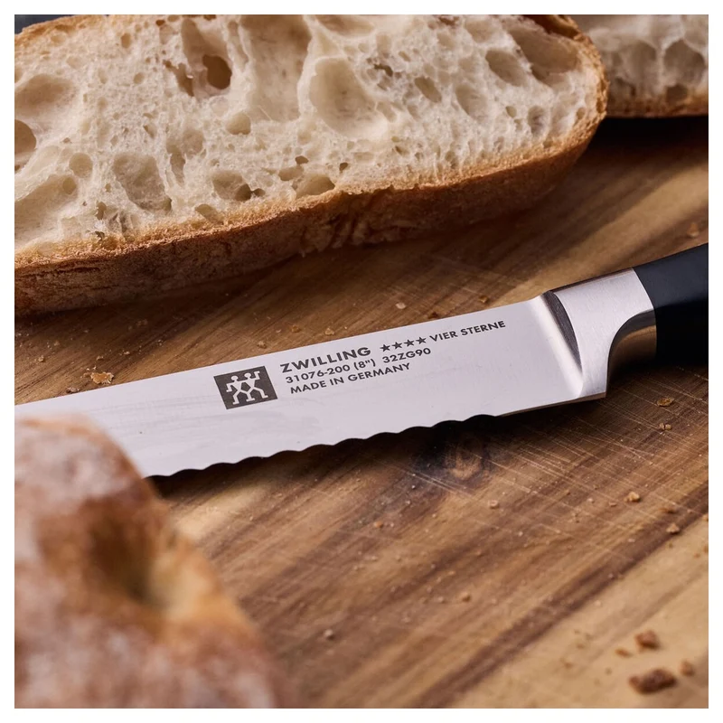 20 cm - 4 Stars Coltello Pane Seghettato In Acciaio Inox