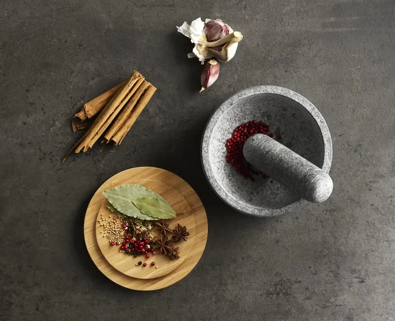 Dash Pestle & Mortar w/Bamboo Lid
