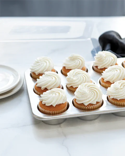 Stampo per 12 muffin con coperchio