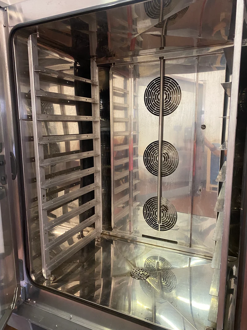 Forno Unox usato modello Chef Lux Dynamic XB895 capacità 10 teglie 60x40cm.