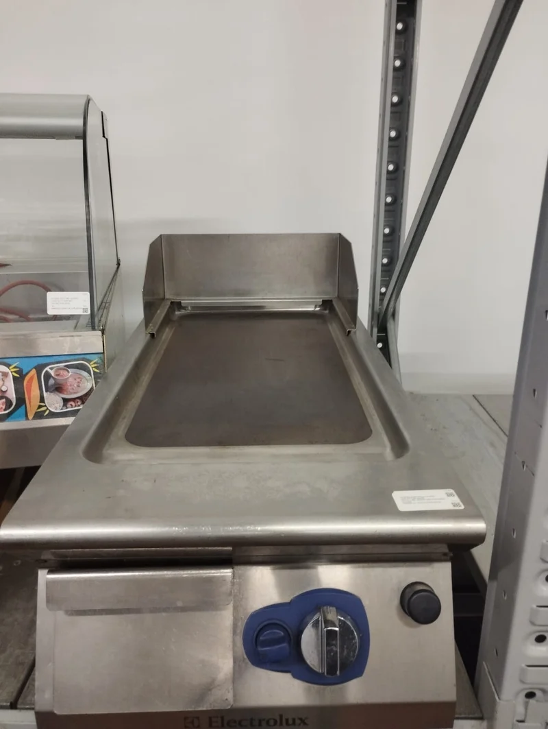 Piastra Electrolux a gas mod. FRYTOP MM400 usata