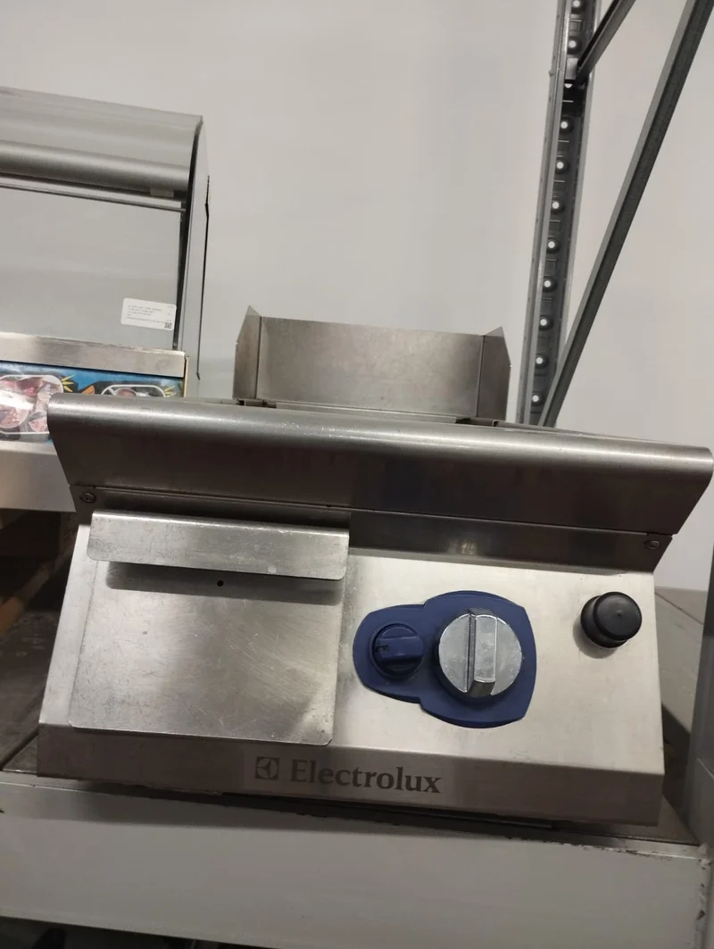 Piastra Electrolux a gas mod. FRYTOP MM400 usata