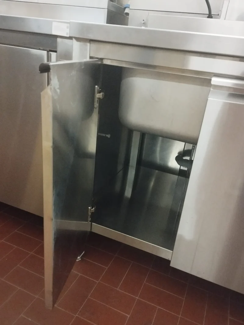 Vascone armadiato ante batten con doccione 80x70x85h usato
