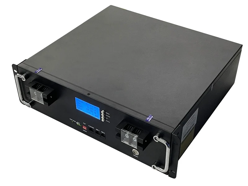 Batteria al litio 12V100Ah montata su rack