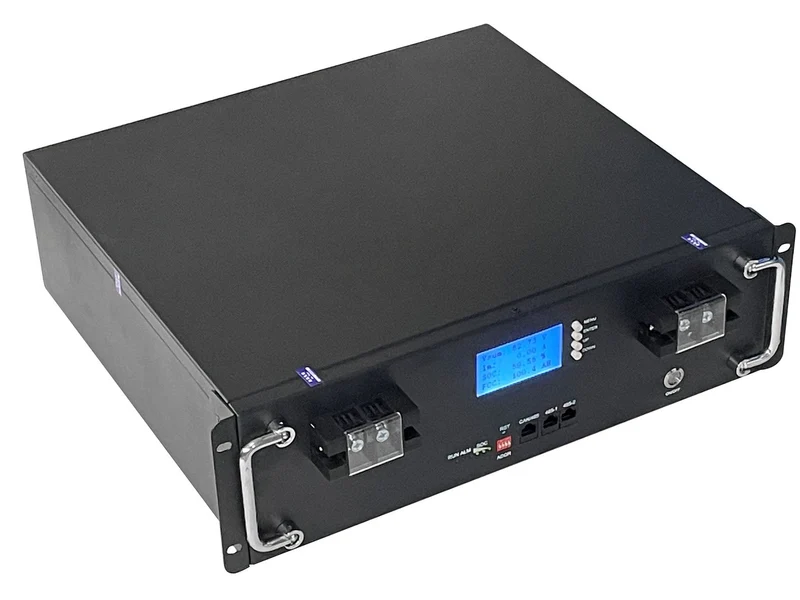 Batteria al litio 12V100Ah montata su rack