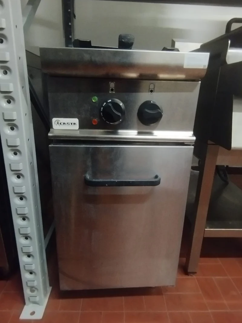 Friggitrice casta 1 vasca 17 litri 40x70x90h CU3574 usata