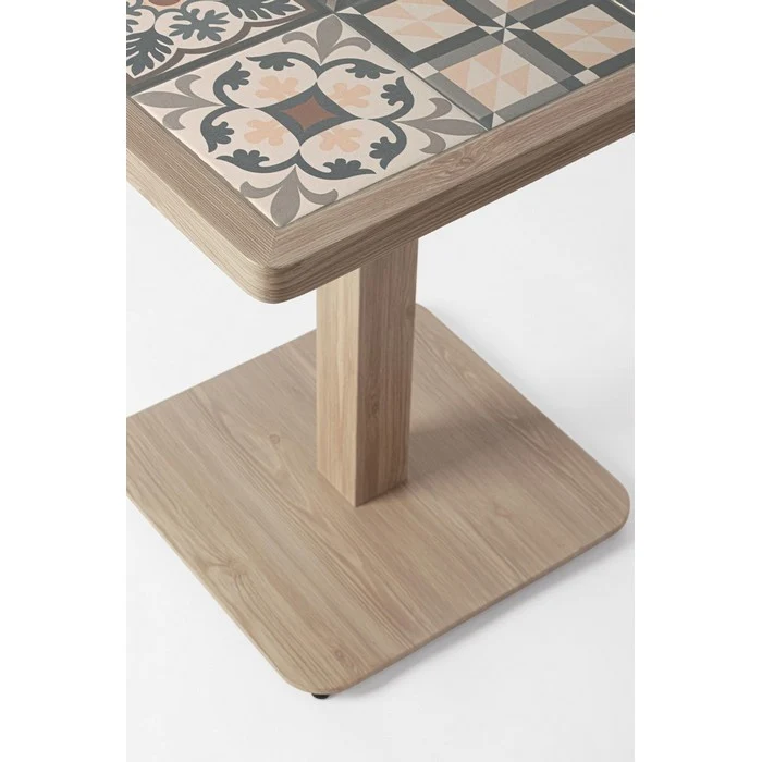Tavolo quadrato in alluminio effetto legno, con mattonelle in porcellana 73x73 cm - Kalimera