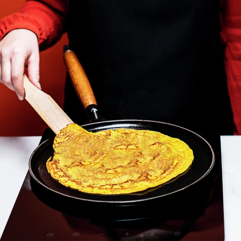Crepera de hierro fundido con mango de madera Staub