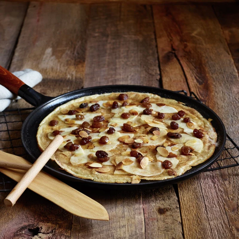 Crepera de hierro fundido con mango de madera Staub
