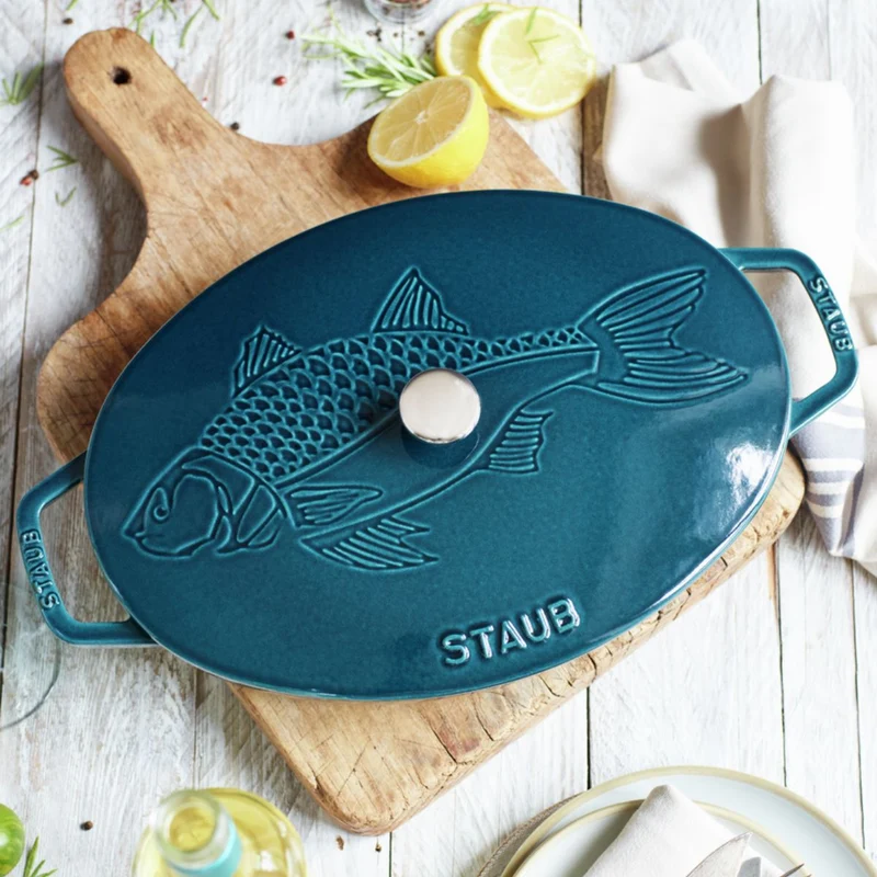 Fuente de horno ovalada de hierro fundido con tapa Staub