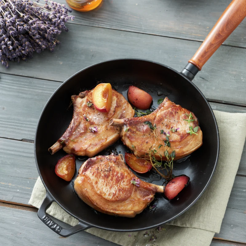 Sartén de hierro fundido con mango de madera Staub