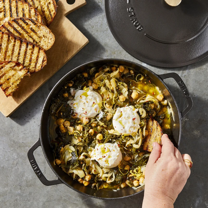 Cocotte baja tipo cacerola de hierro fundido Staub